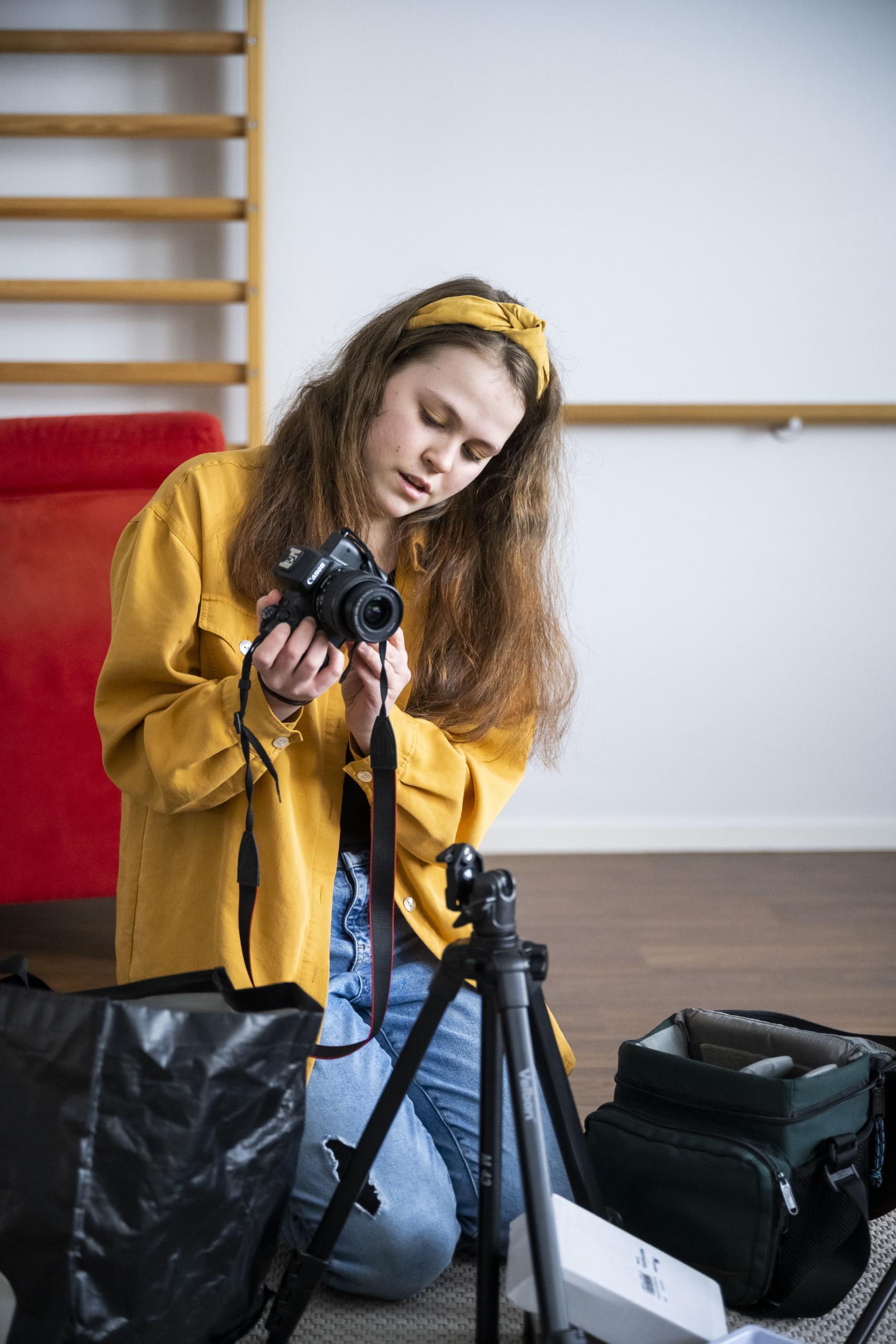 Katariina Räikkönen sai videolaitteiston bloggausta varten.